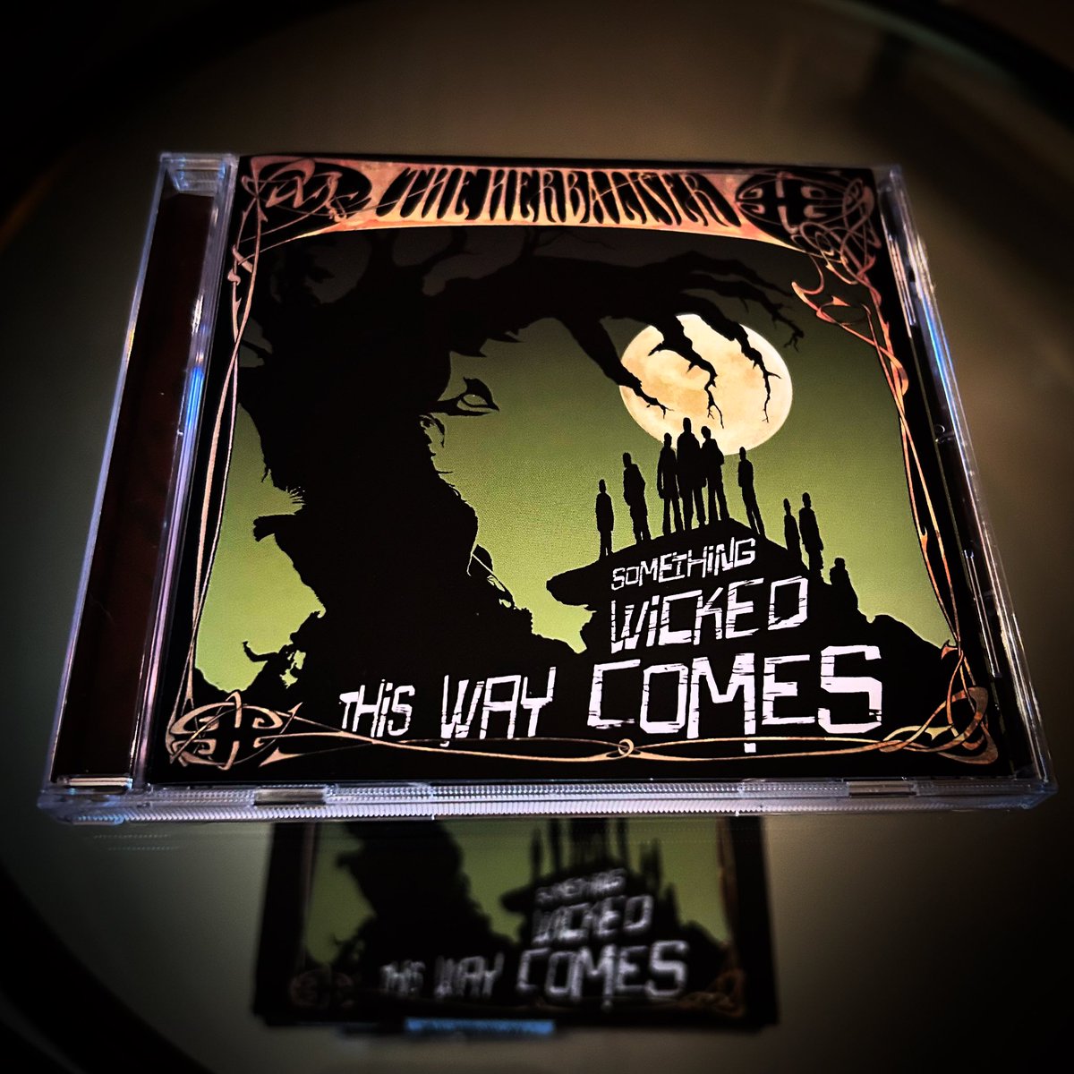 hiphopgods's tweet photo. @theherbaliser 
Something Wicked This Way Comes

#something #wicked #verbal #anime #rakaa #time2build #blade #mrholmes #goodgirlgonebad #wildflower #thehardstuff #distinguished #jamaican #english #worldwide #connected #theturnaround #ripmfdoom #ninjatune #hiphopgods https://t.co/BMFHFafJkG