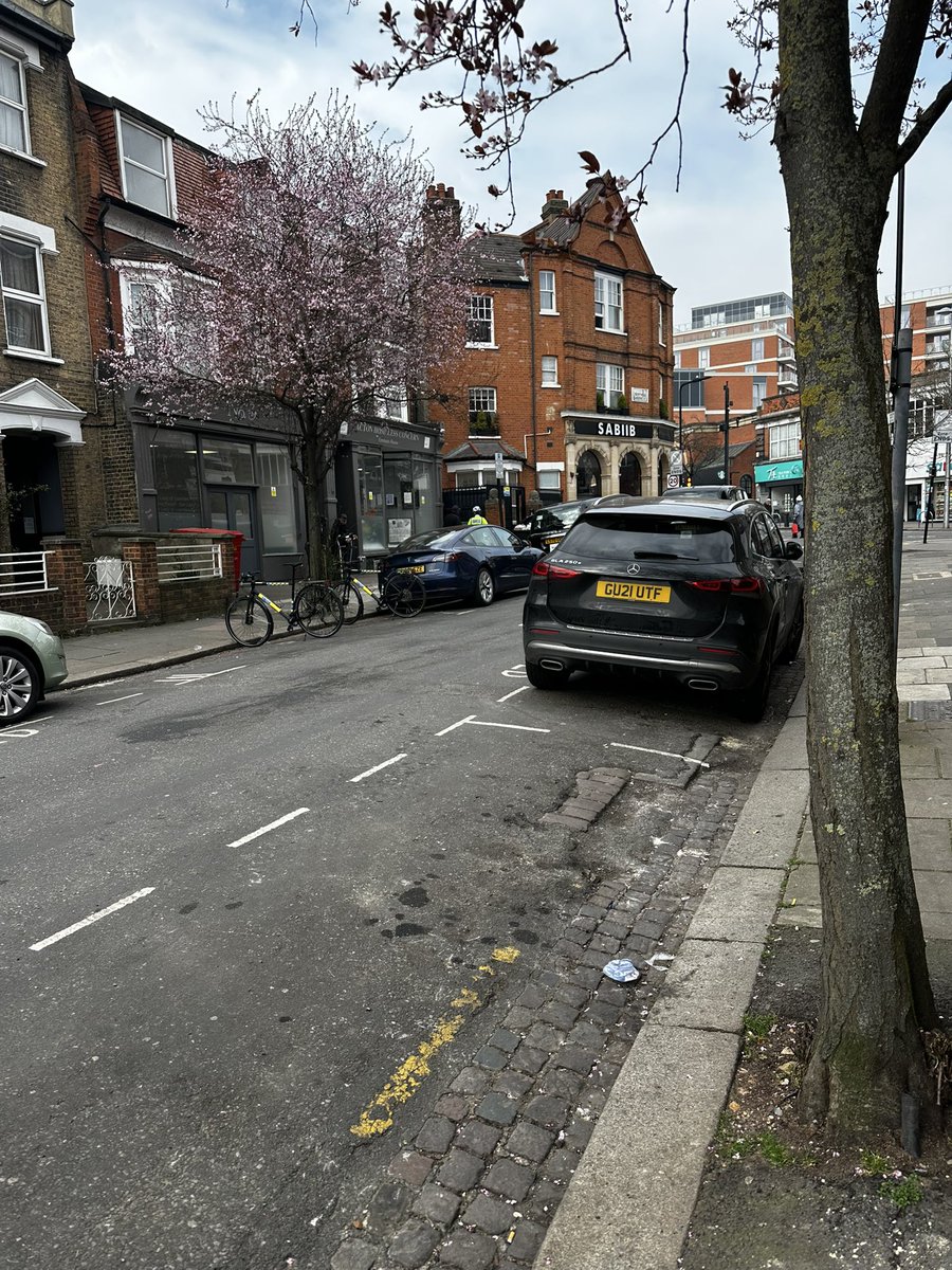 Officer out patrols around Berrymead Gardens, Lacano Road, Gloucester Road and Cromwell Close this afternoon. Static patrols carried out at all locations.  3 Stop and Searches also carried out in St Mary’s Burial Ground. All searches negative. #Ealing #Acton