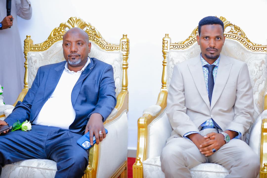 Sadaam cabeeye (@sadaam_2) on Twitter photo Sawirro;- madaxwaynaha DDS,mudane mustafe muxumed cumar ayaa jigjiga kusoo dhaweeyey madaxwaynaha canfarta awel Arba.<a href="/BashiirWabax/">Bashiir-Wabax</a> @FrauSchwarz3 <a href="/MunaLayla1/">Muna-Layla Hers</a> <a href="/Mustafe_M_Omer/">Mustafe M. Omer</a> <a href="/OmerziadIbrahim/">MP. Omer-Ziad Ibrahim Ahmed πͺπΉ</a> Sawirro;- madaxwaynaha DDS,mudane mustafe muxumed cumar ayaa jigjiga kusoo dhaweeyey madaxwaynaha canfarta awel Arba.<a href="/BashiirWabax/">Bashiir-Wabax</a> @FrauSchwarz3 <a href="/MunaLayla1/">Muna-Layla Hers</a> <a href="/Mustafe_M_Omer/">Mustafe M. Omer</a> <a href="/OmerziadIbrahim/">MP. Omer-Ziad Ibrahim Ahmed πͺπΉ</a>
