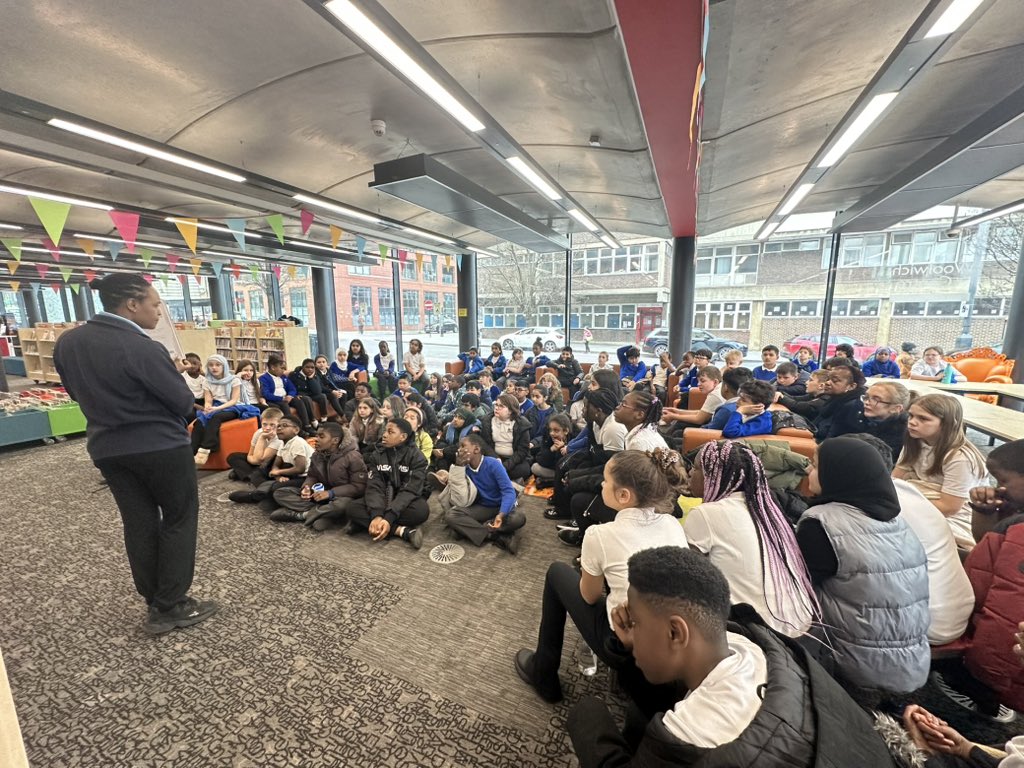 FoxfieldYear5's tweet photo. Year 5 took a trip to Woolwich Library today and were amazed by the huge selection of books available! They had the chance to browse, pick out something special and take a book home to enjoy. A brilliant way to encourage independent reading! 📖✨ https://t.co/uXK5VllLRq