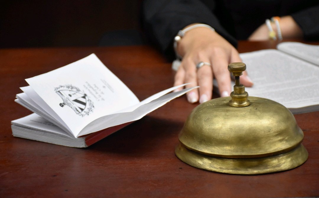 El 10 de marzo, instituido como "Día de la mujer jueza", es digno reconocimiento a las compañeras que cumplen tan importante función con inigualable responsabilidad, entrega y sentido de justicia. 
Para ellas ¡¡¡nuestra admiración infinita!!!