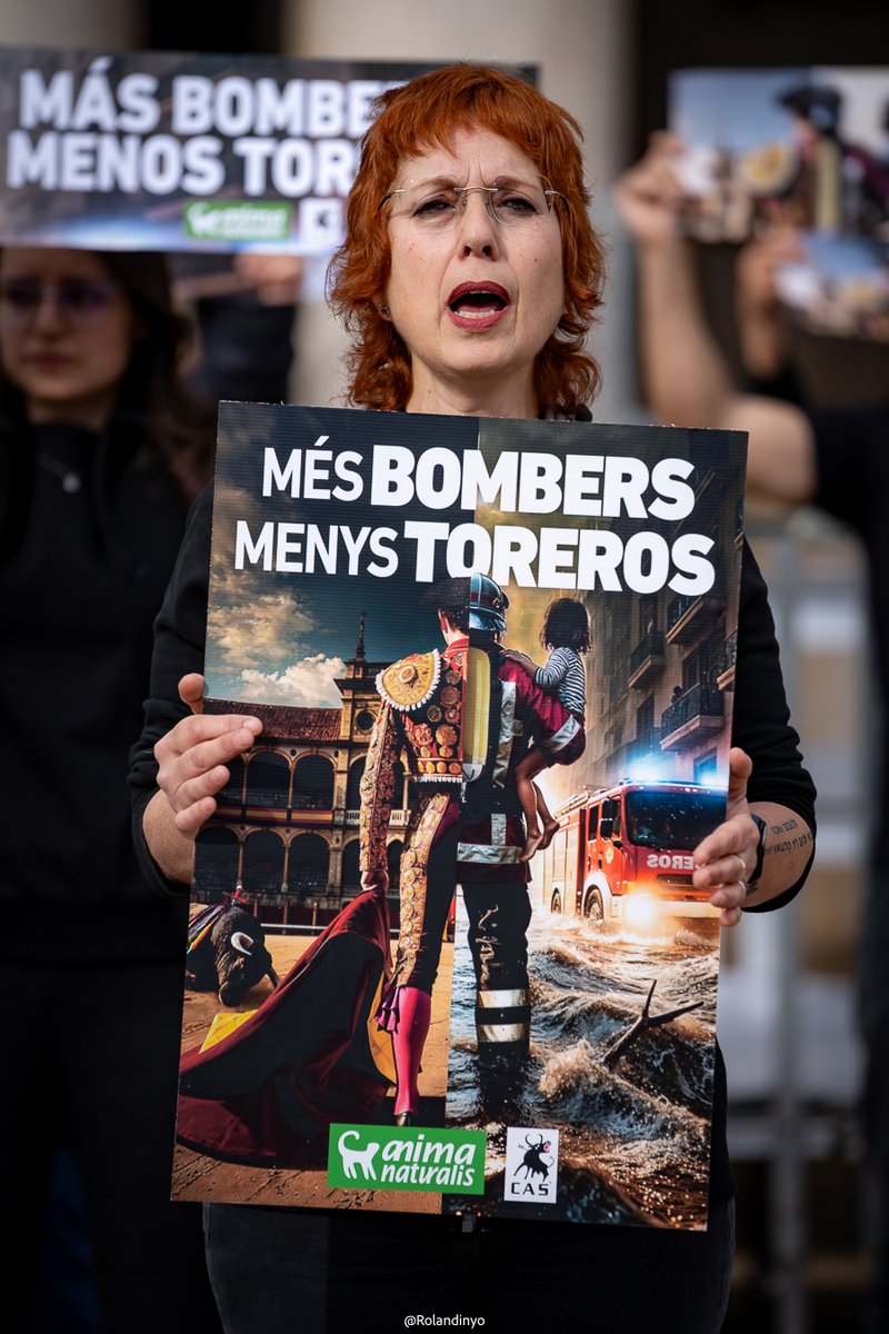 Yesterday we protested in Valencia against bullfighting! More subsidies for firefighters, less for bullfights 💪
