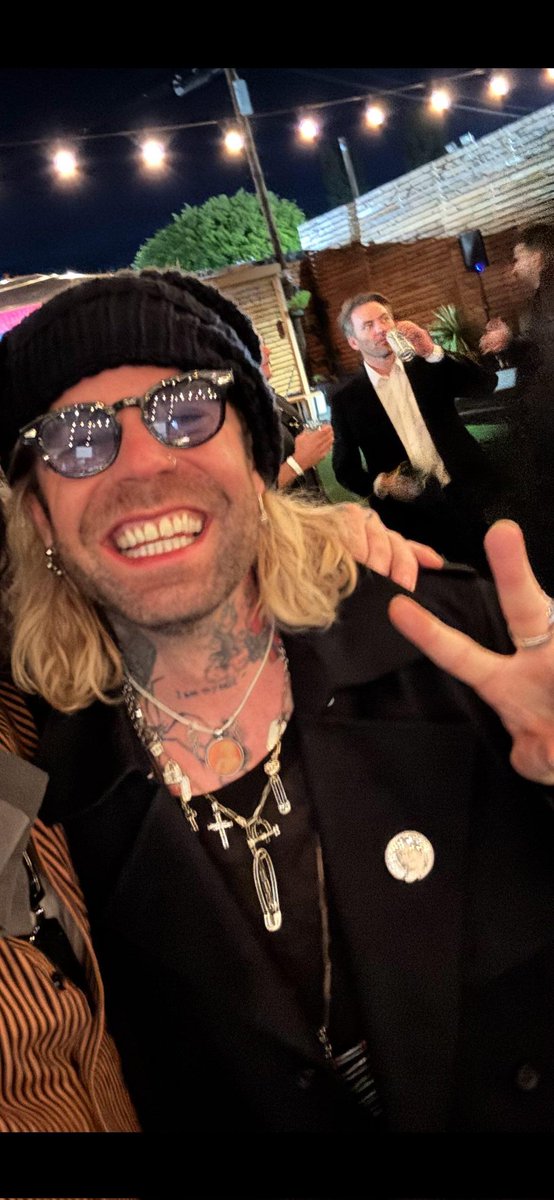 modsunshines's tweet image. Hey Sunshine @MODSUN Happy Birthday! Thank you for being you. Keep shining your light, Sunshine. Love you #ModSunDay