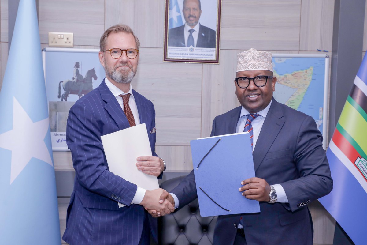 Ministry of Foreign Affairs 🇸🇴 (@mofasomalia) on Twitter photo FM Amb. <a href="/AhmedMoFiqi/">Hon. Ahmed FIQI</a> signed a cooperation agreement on peace and stability on Monday in his office with the Ambassador of the Kingdom of #Sweden to #Somalia, H.E. Mr. Joachim Waern. The agreement aims to advance stability in the country and deepen bilateral cooperation.
#Swedish FM Amb. <a href="/AhmedMoFiqi/">Hon. Ahmed FIQI</a> signed a cooperation agreement on peace and stability on Monday in his office with the Ambassador of the Kingdom of #Sweden to #Somalia, H.E. Mr. Joachim Waern. The agreement aims to advance stability in the country and deepen bilateral cooperation.
#Swedish
