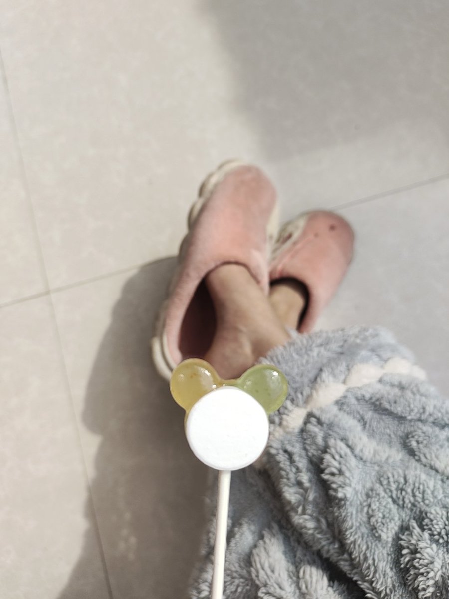 在房间又忍不住刷到主人了?难道你想对着亲妈吃过的棒棒糖幻想紫薇吗?🍭
看这个棒棒糖是不是跟你的小棒棒一样呢?哦不对，你的废物早泄鸡巴还没有这个棒棒糖大呢🖕
傻逼无脑贡猪是不是想被亲妈踩在脏拖鞋和脚底缝里呀?那就滚来上贡，被你亲妈戏耍呀贱种🖕

#无脑贡 #羞辱爆骂 #小樂sama #羞辱贱狗