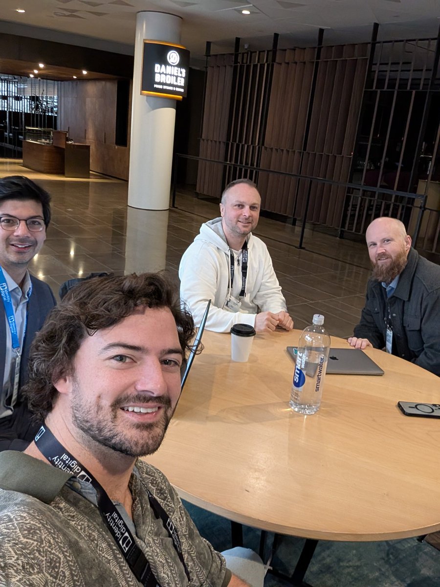 ntropiq's tweet image. The @unstoppableweb team is here at ICANN Seattle! Come find @matthewegould and I and say hi