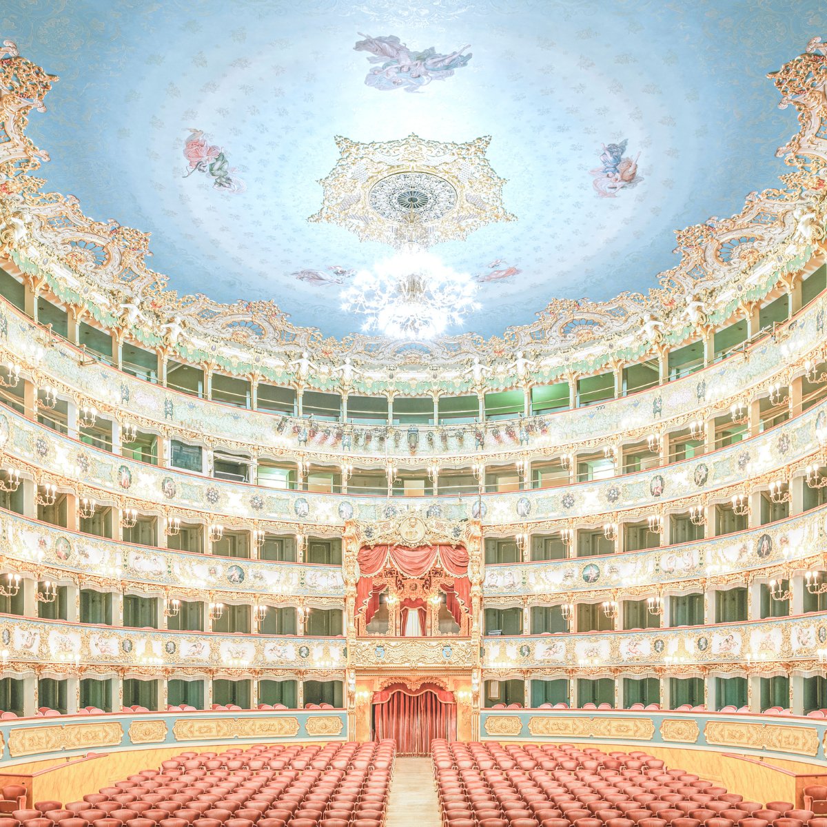 Patrizia Mussa : Théâtralités - Une exposition à ne pas manquer à la Galerie XII à Paris ! 🎭📸

Découvrez les théâtres italiens comme vous ne les avez jamais vus !

Pour en savoir plus ➡️ urlr.me/hEf27n 

📅 13 mars - 10 mai 2025
📍 Galerie XII, Paris