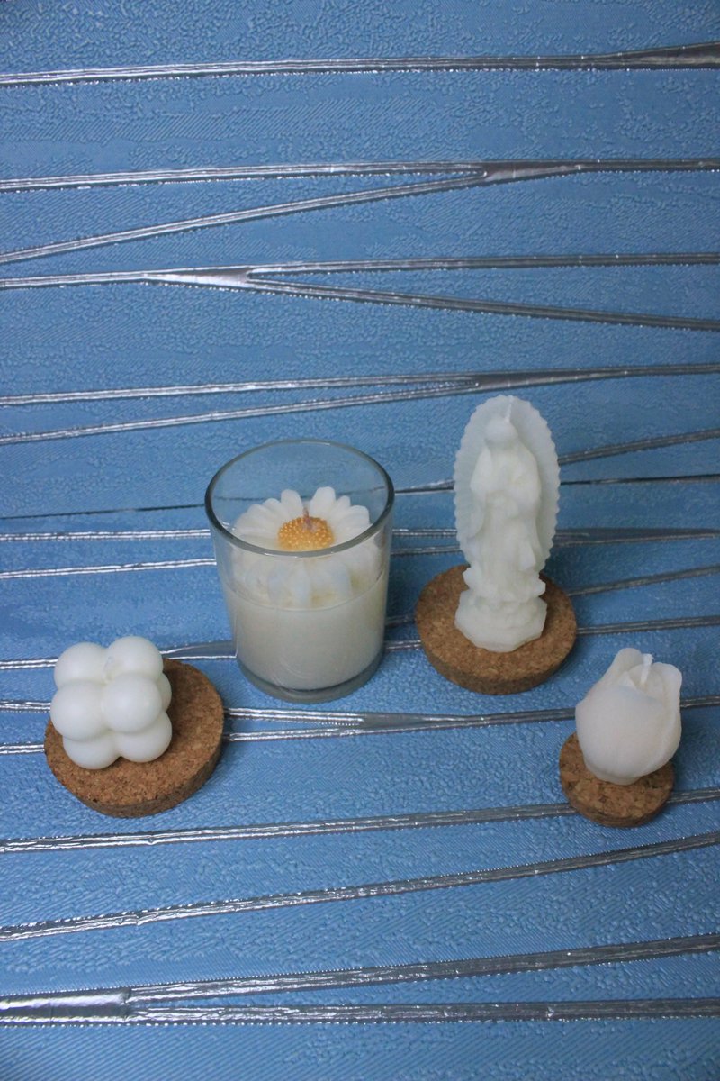 EternalFlamesSV's tweet photo. Cada vela que creamos en Eternal Flames Candles Boutique es única, hecha a mano con materiales de alta calidad y personalizadas para cada ocasión. 💛 

Este hermoso set de 4 velas ya está listo para iluminar y aromatizar un nuevo hogar.

#EternalFlamesSV #VelasArtesanales https://t.co/wDjZTw86yS
