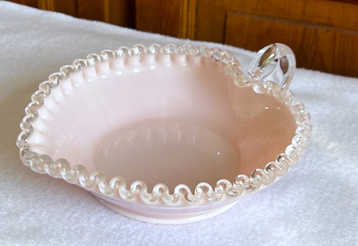 rusticrelics04's tweet photo. Fenton Pink Milk Glass Silver Crest Heart Dish 1950s Elegant RARE https://t.co/DfNue8owo4… #eBay via
@eBay
#fenton #midcentury #rare #collectible #pink #Silvercrest #decor #kitchen #Collector #glassheart #heart #Love #wedding #homdedecor #beautiful https://t.co/6KYKBhJRKk