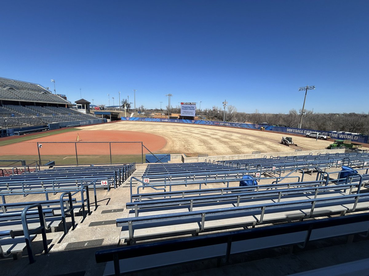 UnitedTurfnTrak's tweet photo. UTT SFS back in the 405 at The Softball Capital of the World @USASoftball 🥎 installing the warning track for upcoming @NCAASoftball games and late May Women’s College World Series. Thanks @JaxsonWebb3 @DevonPark_FC for having us back out again. https://t.co/avSWQ0FeDv