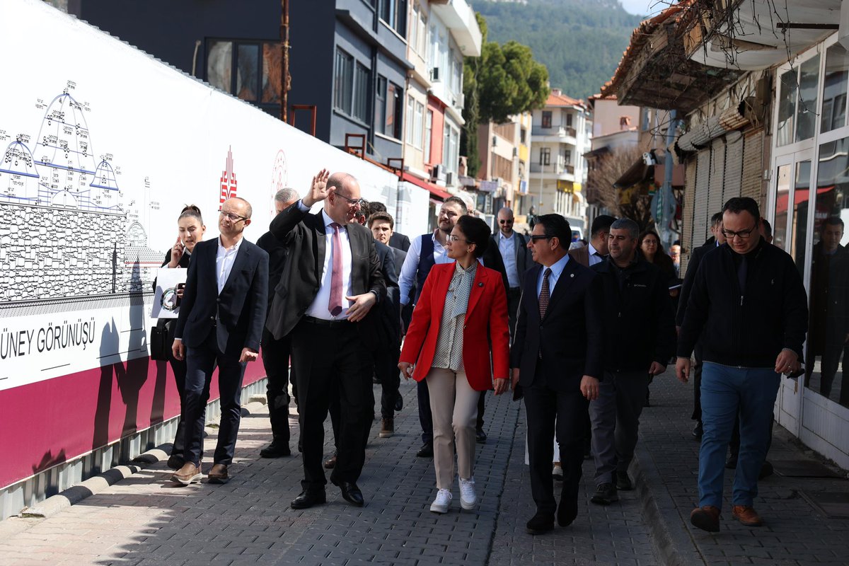 Avrupa Konseyi Kongresi Yerel Yönetimler Meclisi Başkanı, Almanya Sindelfingen Belediye Başkanı Dr. Bernd Vöhringer ve beraberindeki heyeti Muğla'mızda ağırladık.
Kültür, turizm ve ekonomi gibi konularda görüş alışverişinde bulunarak iki kent arasında kurabileceğimiz işbirlikleri