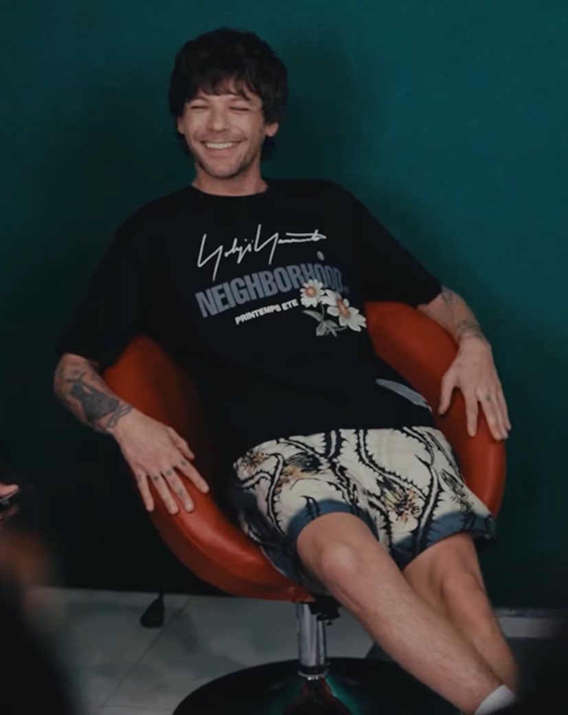 I just can’t get enough of Louis happiness in India  🖤