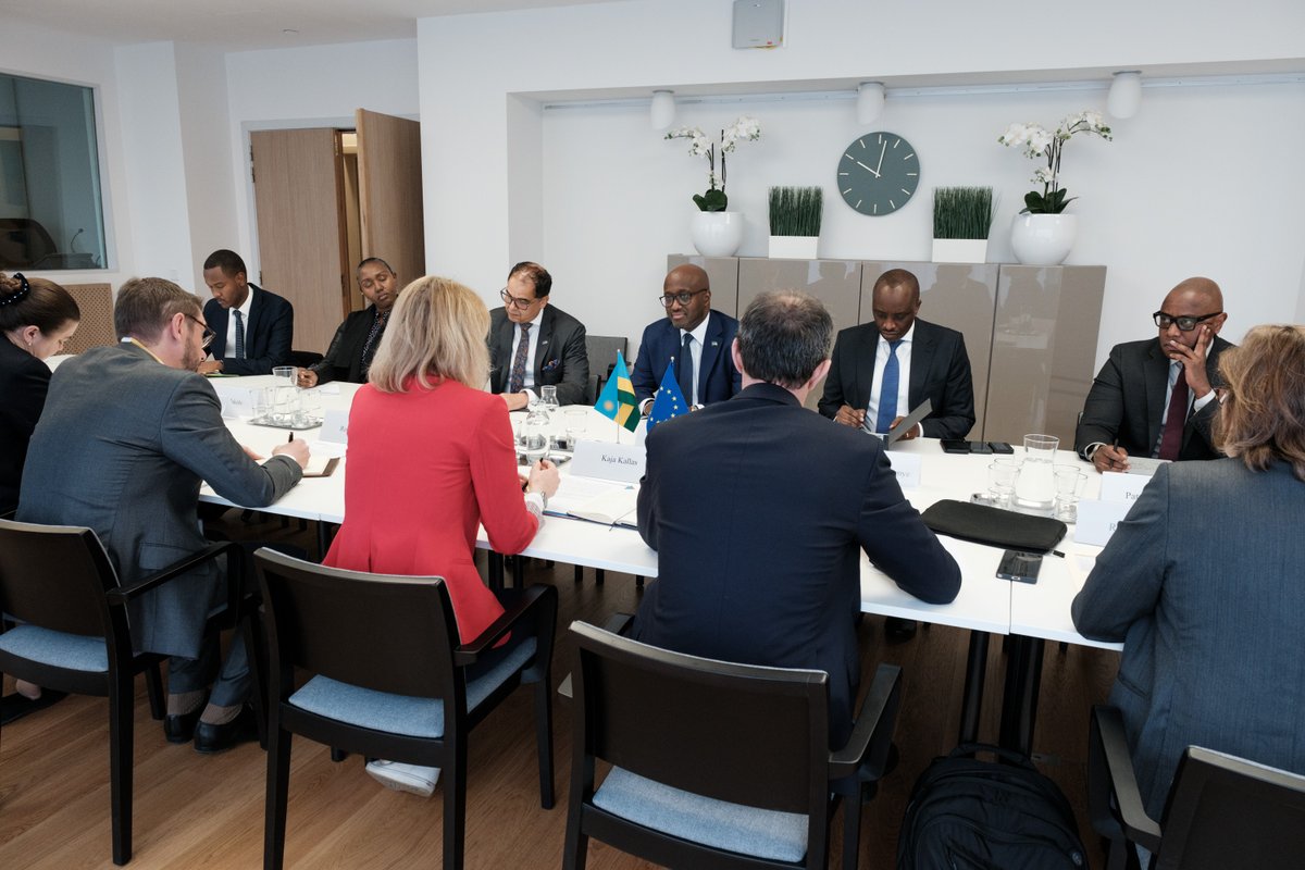 Met with <a href="/RwandaMFA/">Ministry of Foreign Affairs & Int'l Cooperation</a> <a href="/onduhungirehe/">Olivier J.P. Nduhungirehe</a> this morning. 

I reaffirmed that M23/Rwanda must respect DRC territorial integrity, stop advances and withdraw from occupied territory. 

Rwanda and DRC must come back to the negotiation table, within regional ongoing peace processes