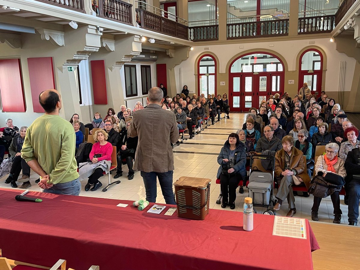 ajmanresa's tweet photo. ♻️ Continuem explicant el nou model de residus a la ciutadania

👉 Avui, primera xerrada a l’Institut Lluís de Peguera

🗓️ Dimarts 11/3 (19h) - IES Lluís de Peguera

🗓️ Dilluns 17/3 (17h) - AV Vic-Remei https://t.co/bSBHe2aaPH