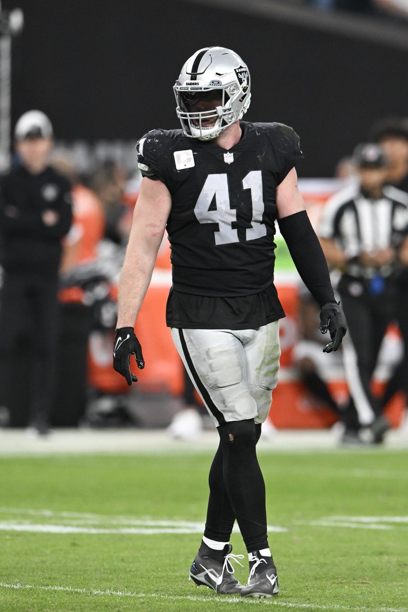 brgridiron's tweet photo. Patriots are signing former Raiders LB Robert Spillane, per @RapSheet 

Pats just got a STUD 💪 https://t.co/RIHdPXPoGT