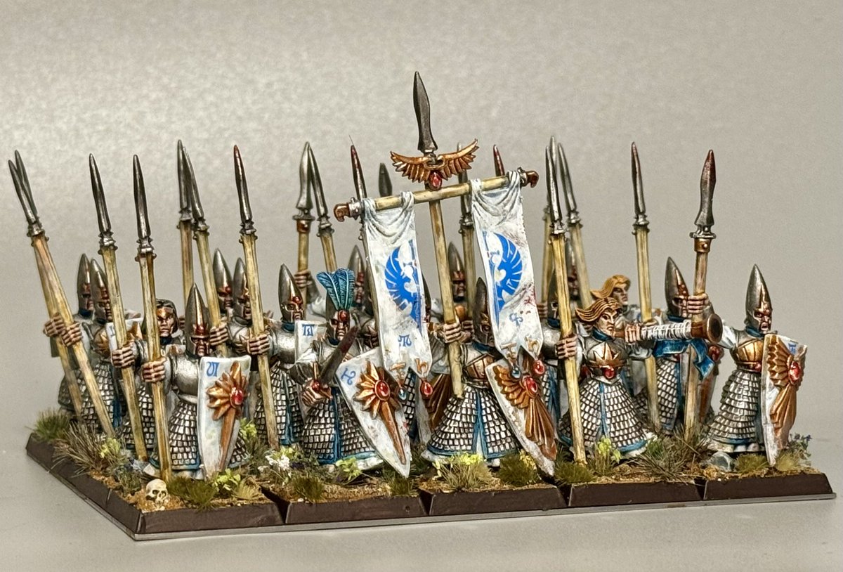 groje's tweet photo. The High Elves are on the March towards #theoldworld ! How did I miss this iconical look, super happy to finally call them mine and done :D #miniaturemonday #WarhammerCommunity #PaintingWarhammer #warhammer #warhammerTOW #highelfrealms https://t.co/VxCLKdJ7Qj