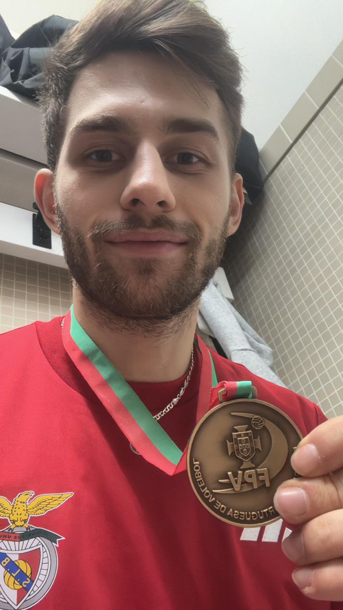 bravevolley's tweet photo. Taca de Portugal dla ekipy naszego atakującego - SL Benfica Lizbona🏆🇵🇹
Brawo Godlew!
#teamBV https://t.co/hRIfqzr585