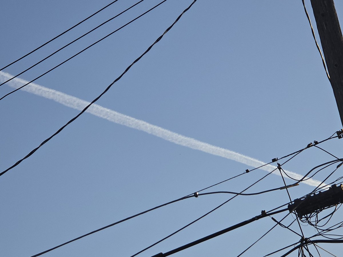 jesseRoss597206's tweet photo. So why do all of you think The president is allowing this? I see 1000+people tagging them daily and supposedly they stopped the funding to this so why is it only getting worse. There are 40 planes out here spraying Michigan today. Who pays for the fuel and chemicals. Thought? https://t.co/xYkGOc3nS7