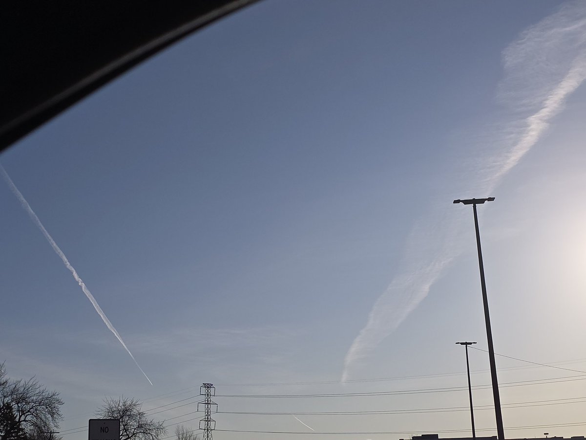 jesseRoss597206's tweet photo. So why do all of you think The president is allowing this? I see 1000+people tagging them daily and supposedly they stopped the funding to this so why is it only getting worse. There are 40 planes out here spraying Michigan today. Who pays for the fuel and chemicals. Thought? https://t.co/xYkGOc3nS7
