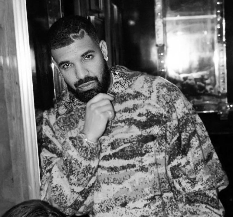 DrakeChart's tweet photo. Drake’s ‘Pipe Down’ has now surpassed 200 MILLION streams on Spotify! 

This is Drake’s 147th credited song to achieve this milestone. https://t.co/o70V0XnmNL