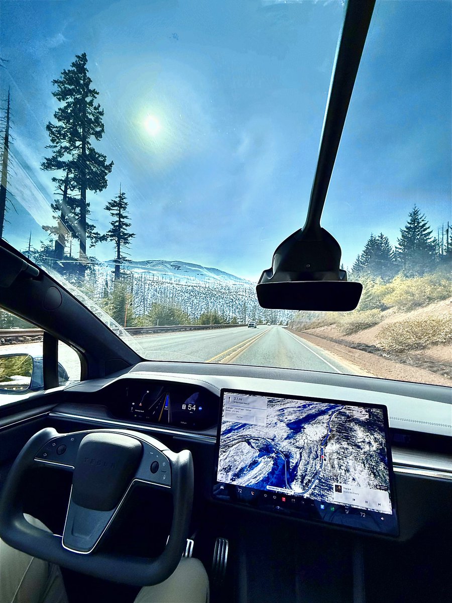 BraydonSnoddy's tweet image. Hard to beat the views you get on a Model X road trip, FSD is the cherry on top!☀️ @Tesla @tesla_na