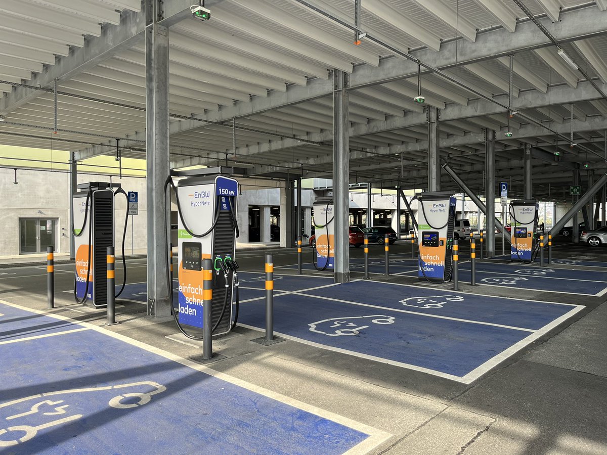 GerdKebschull's tweet image. #EnBW in Frankfurt
Globus Ginnheimer Str. 18, 65760 Eschborn 
Ladesäulen ohne Ende.
Sogar der #Lidl hat einen #Ladepark
#elektromobilität
@lidl @EnBW @technikblog_ch @elektrokarre @AutoStromer @DiedrichLeander @XPengMotors