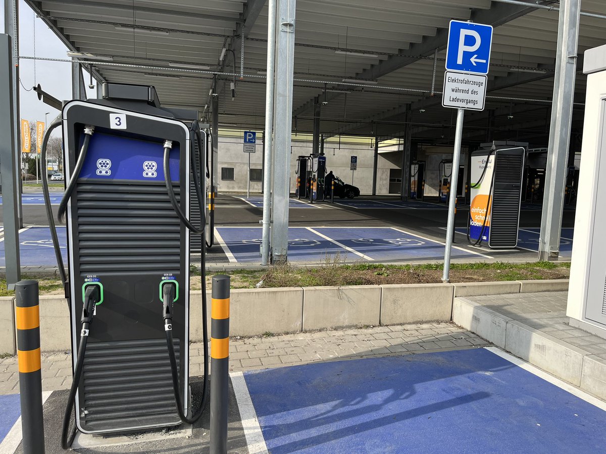 GerdKebschull's tweet image. #EnBW in Frankfurt
Globus Ginnheimer Str. 18, 65760 Eschborn 
Ladesäulen ohne Ende.
Sogar der #Lidl hat einen #Ladepark
#elektromobilität
@lidl @EnBW @technikblog_ch @elektrokarre @AutoStromer @DiedrichLeander @XPengMotors