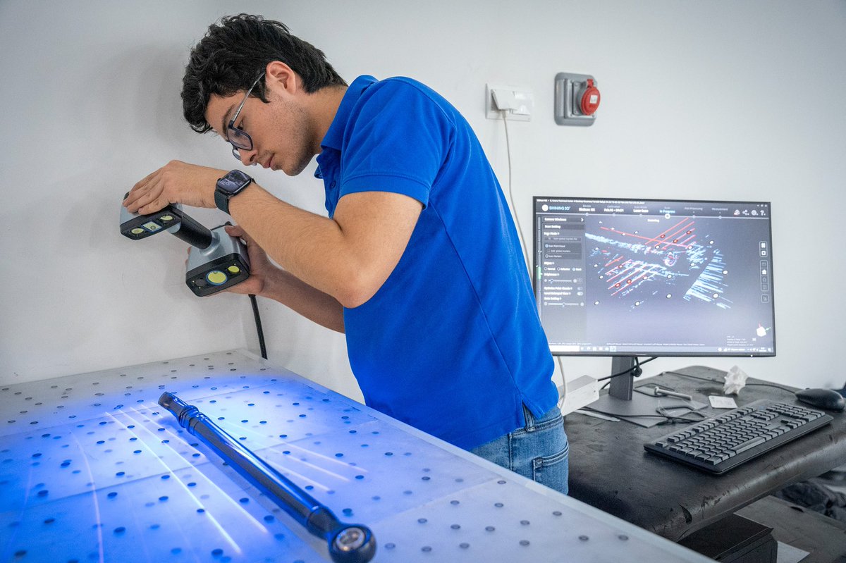 🧑‍🏫 Los alumnos del máster en Motorsport Engineering han realizado el escaneo de los brazos de suspensión de nuestro GR Yaris Rally2 para implantar un estudio de geometría de suspensión como Trabajo Final de Máster (TFM)