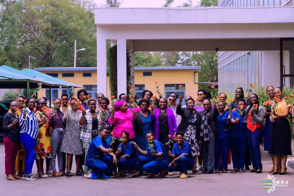 Ese <a href="/oswaki/">Oswald Oswakim</a> Burya Mama sava akora kuri RBA  uyu siwe uri hano aba clearner bugarukira <a href="/Annemwiza/">NIWEMWIZA Anne Marie</a>