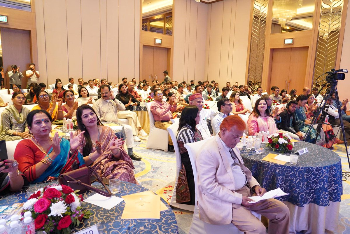 आज किसी भी राज्य में जाइए, अगर कोई रहने को तैयार है; तो वो मथ्यप्रदेश है। हम ऐसे भौगोलिक केंद्र में हैं।
'ब्रेकिंग न्यूज़ वाला' के 3 वर्ष पूर्ण होने पर भोपाल में आयोजित e-मंच संगम 2025 आस्था,धरोहर और विकास, सत्र-हमारा मध्य प्रदेश पर संवाद कर 'ब्रेकिंग न्यूज़ वाला' टीम को बधाई दी।