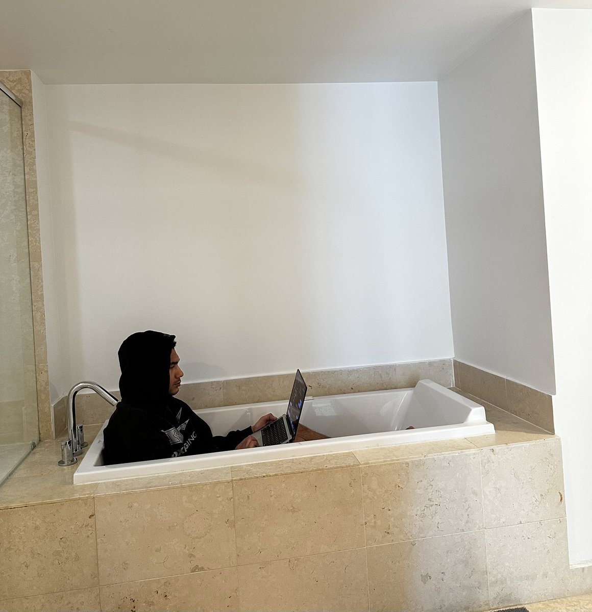 Atitty's tweet image. Gm Friends 🖤