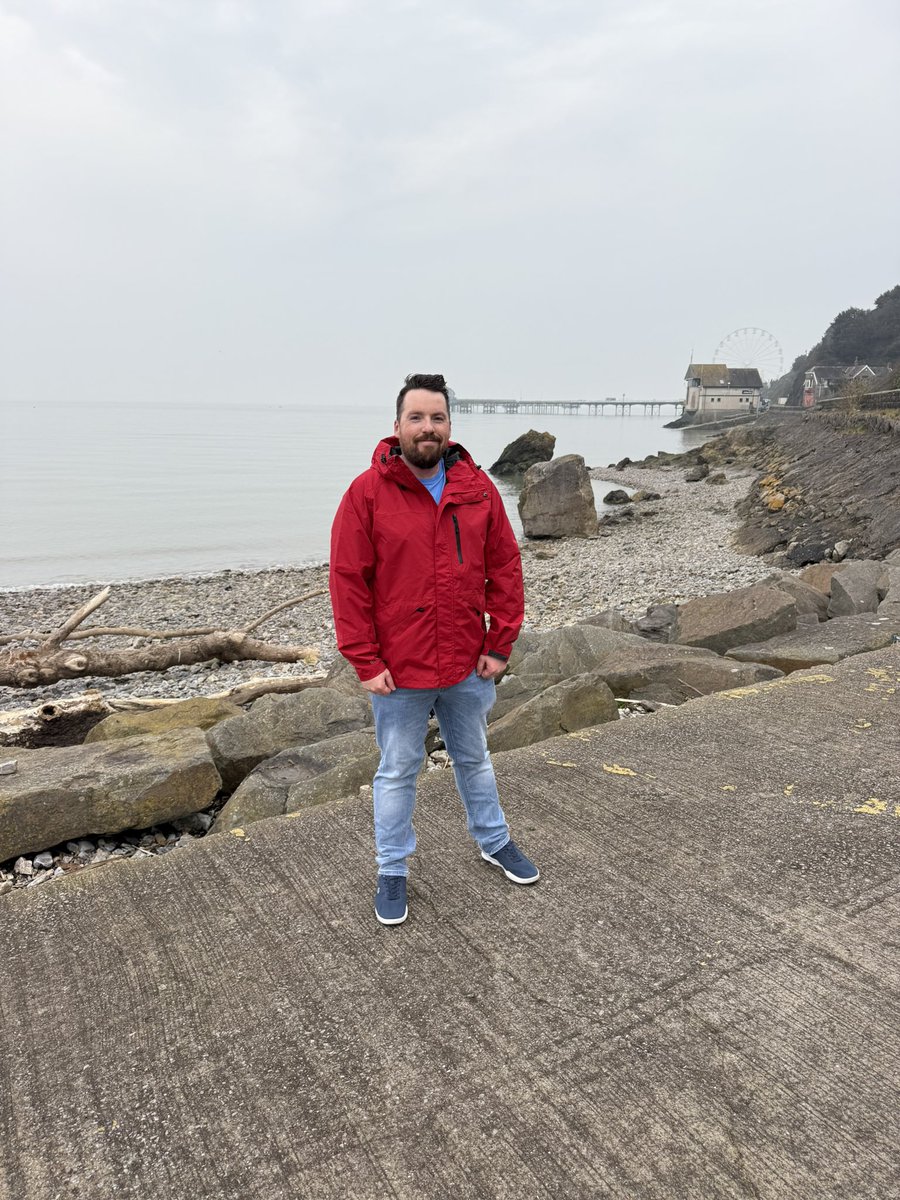 Rob_Evans10's tweet photo. Nice afternoon down Mumbles for my birthday with @amyleewilliams 🍕🍦 https://t.co/XL2yBsNs0i