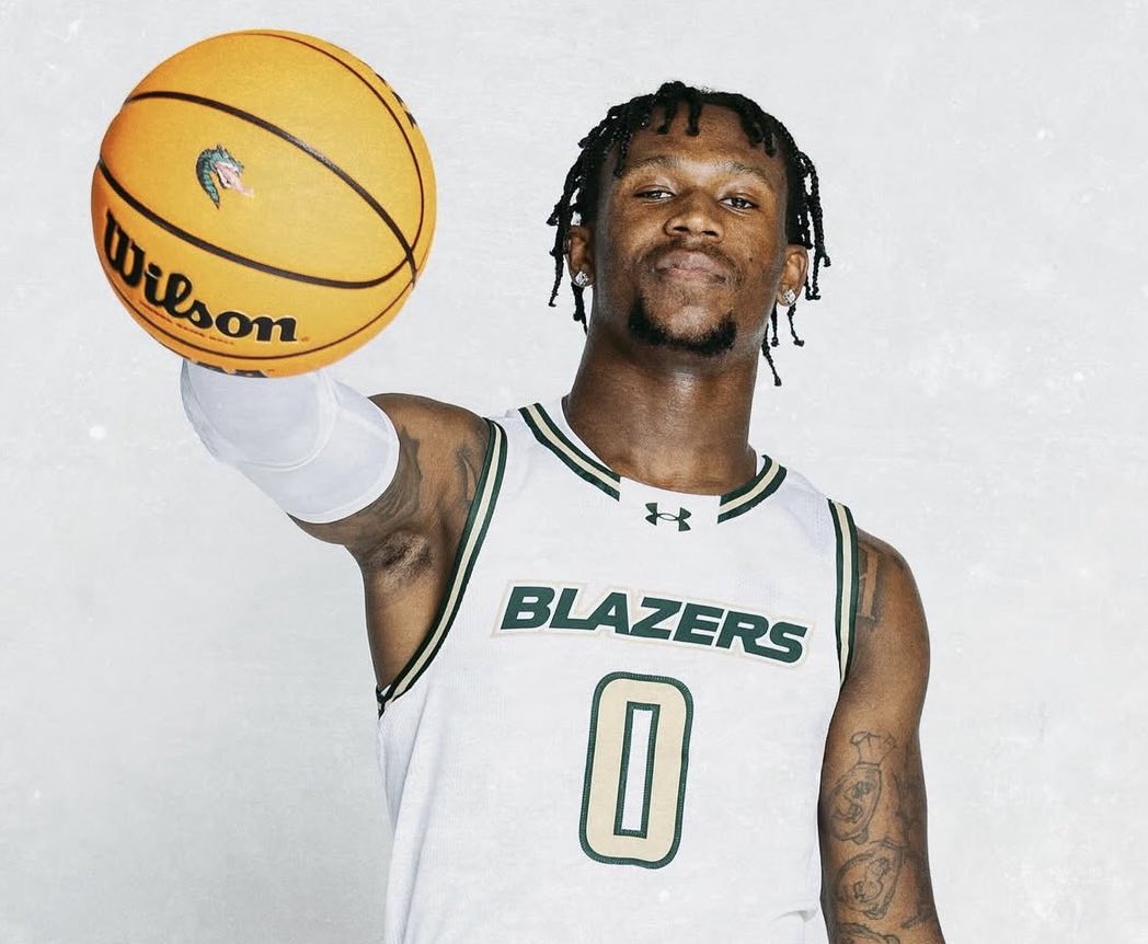 UAB guard Greg Gordon has entered the Transfer Portal @on3sports has learned

The 6-5 grad transfer from Chicago played 7 games for the Blazers this season. Averaged 16.0 points &amp; 7.3 rebounds in 2023-24 at Iona. 

on3.com/transfer-porta…
