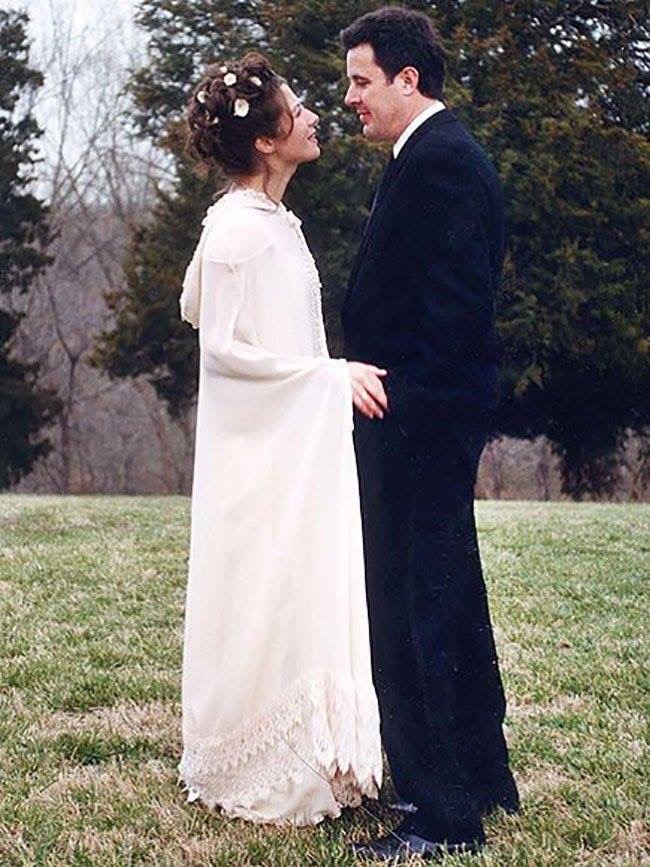 Wishing Vince and <a href="/amygrant/">Amy Grant</a> a very Happy 25th Anniversary!