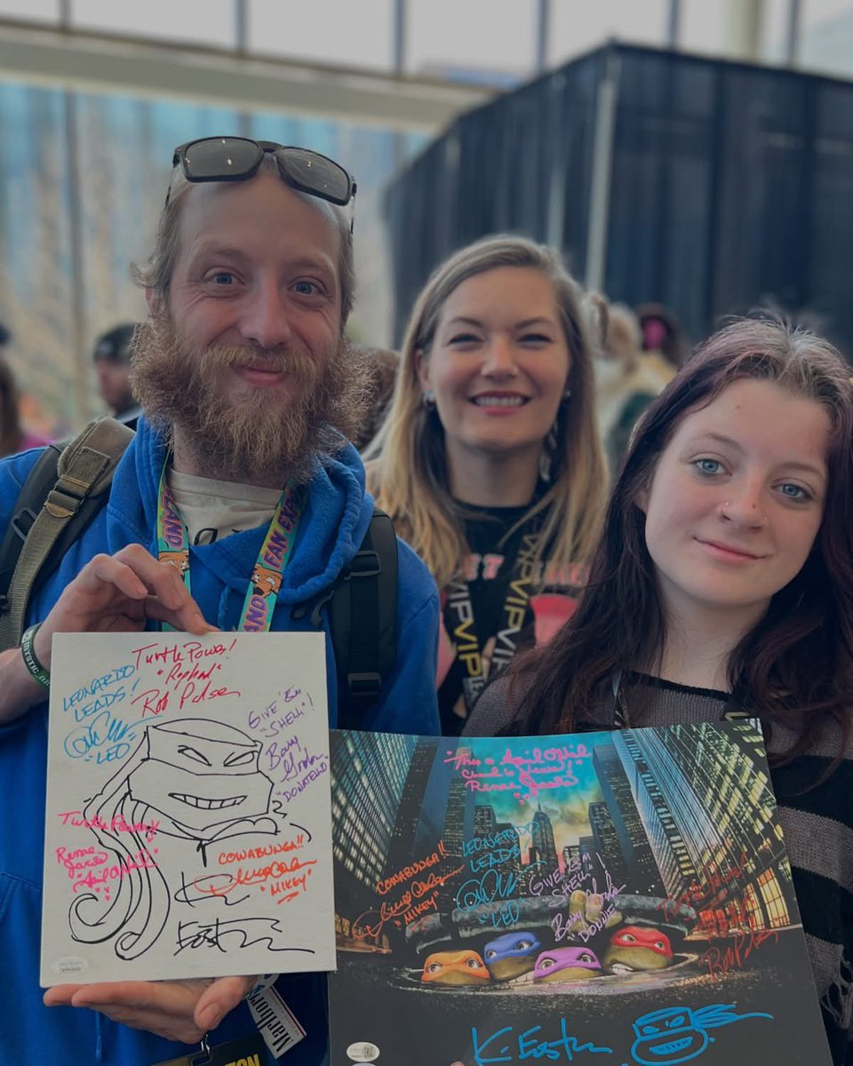 JSALOA's tweet photo. #CGCxJSA at @lex_con 

Thank you #Lexington collectors for all the amazing autographs and helping launch #JSAwitness on-site! 💪

#jsaauthenticated #jsawitness #cgcsignatureseries #lexcon https://t.co/e72k9H4mCX