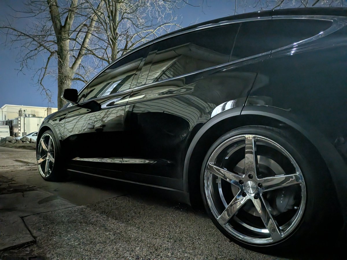 Brian_G_S's tweet photo. New wheels for the old Tesla! https://t.co/M5ItG3yB8n