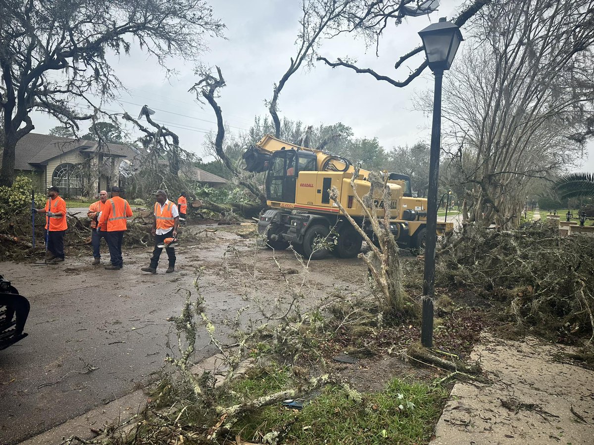seminolecounty's tweet photo. TORNADO: Seminole County is responding to this morning’s tornados in Longwood, assessing damage and ensuring residents are safe. Residents in the Markham Woods Road area are asked to stay home to allow response teams to complete their work. Please do not "sightsee" near the damaged area.  
The @scfdpio responded to a home collapse in Longwood, extracting two individuals who remained safe. @SeminoleSO and County Roads and Stormwater crews are clearing roadways, and Duke Energy crews are restoring power. 
Seminole County Building and Emergency Management teams are assessing damages and providing tarps to impacted residents at St. Stephen Lutheran Church church, and our partners at the Red Cross are on the ground to provide assistance. And the National Weather Service is in the field, determining the level of damage and storm intensity. 
As a reminder, register for local emergency alerts at https://t.co/AHP8728Jfm.