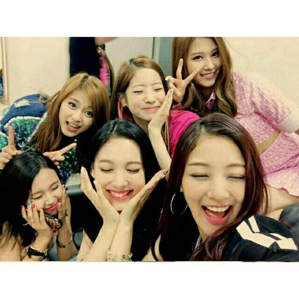 zombses's tweet image. Yo y las zombies esquizofrenicas ya agregamos el temazo de este #𝚜a𝕚𝐥o͞𝐫s瑞穂છ𝑑e̤𝕓ut a la playlist de la  casita para escucharlas todas juntas y decir que el #𝚙ōpp𝕪權·𝚜a𝕚𝐥o͞𝐫s fue el tema del año.

𝑏ejewǝle𝑑 by  ࿐ #de𝑙𝕚l𝕒h 𓈒࿓