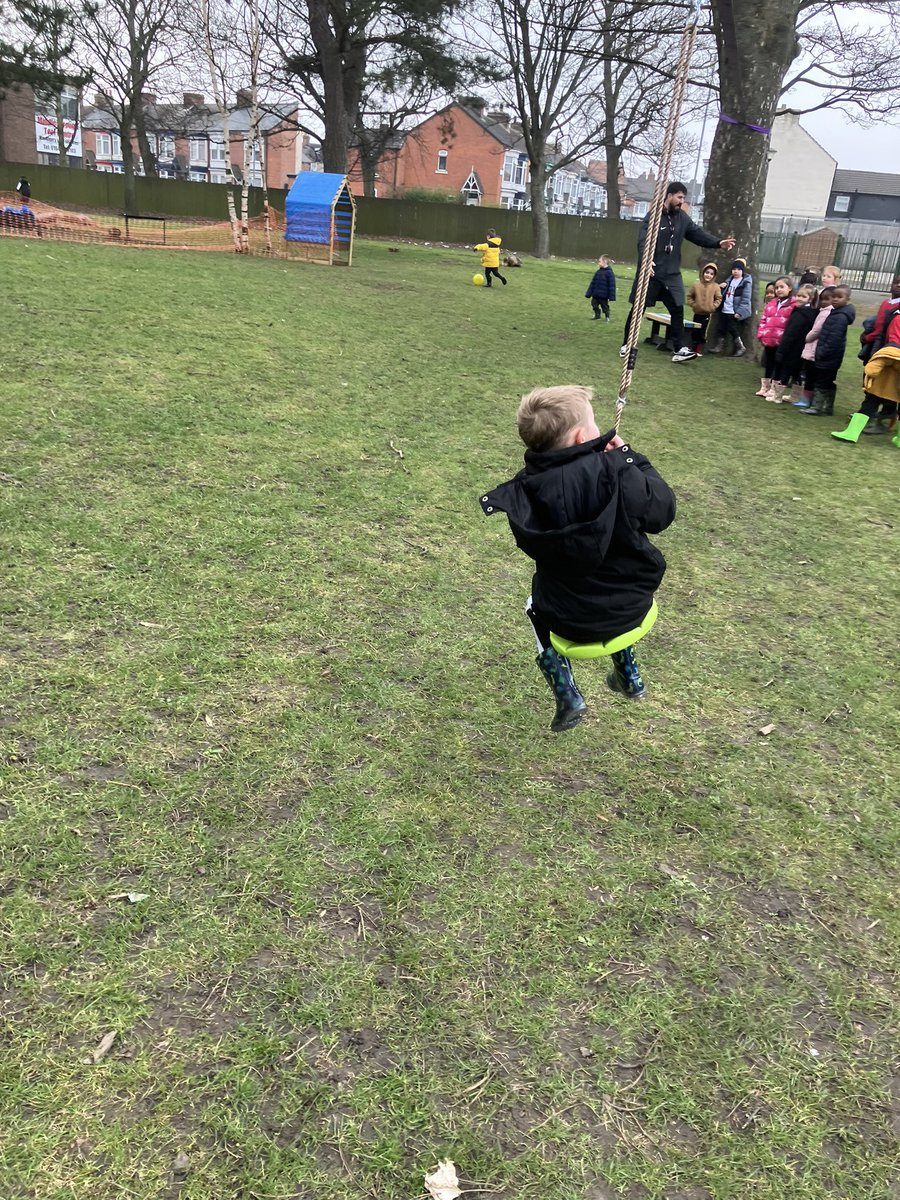 AyresomePrimary's tweet image. 📸 Some of our snaps may be backwards, upside down and lopsided but we totally blame the fun we were having 🤪
Cheering, smiles and laughs - just what Mondays should all be about #playtime #funoutside @AdAstraTrust @OPAL_CIC @OPALNorthEast #playmatters
