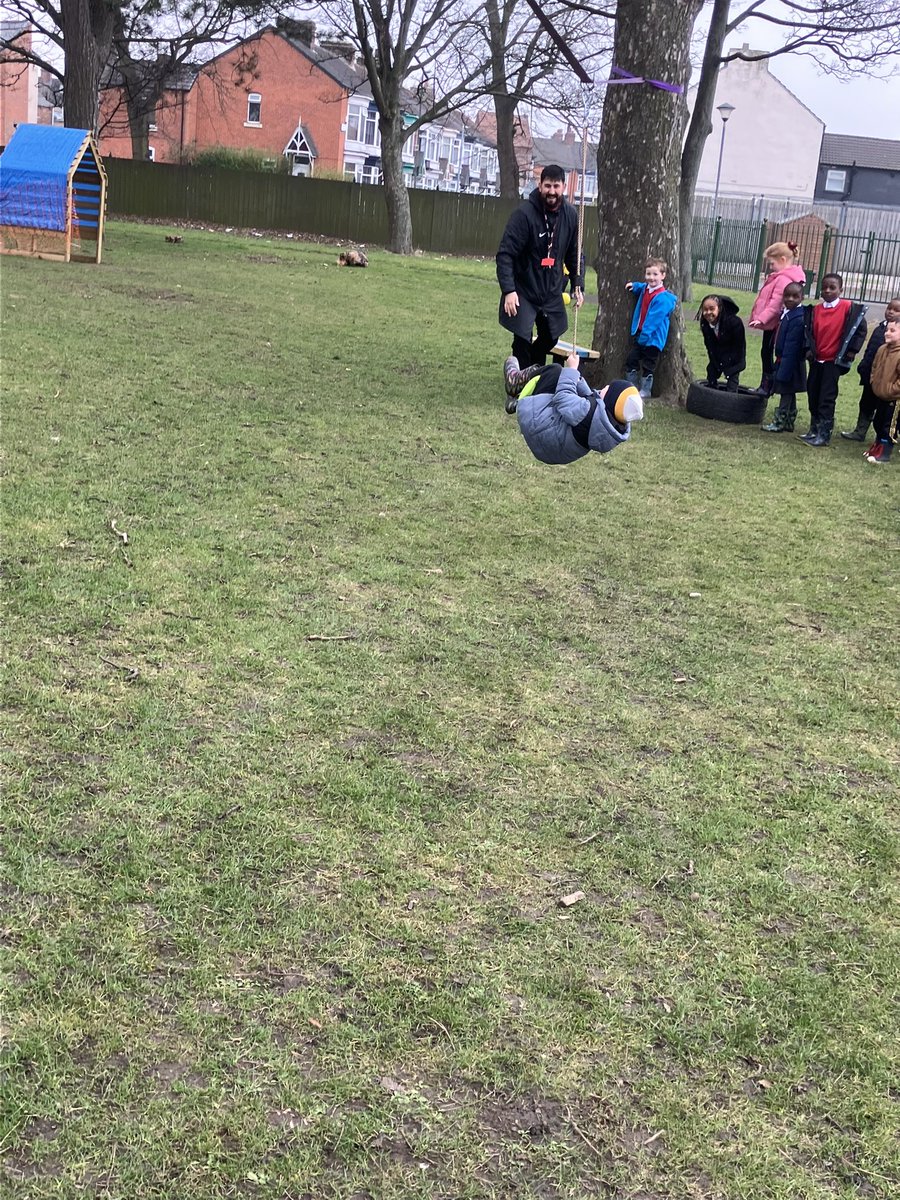 AyresomePrimary's tweet image. 📸 Some of our snaps may be backwards, upside down and lopsided but we totally blame the fun we were having 🤪
Cheering, smiles and laughs - just what Mondays should all be about #playtime #funoutside @AdAstraTrust @OPAL_CIC @OPALNorthEast #playmatters