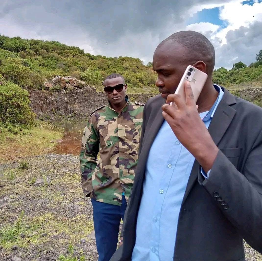 Mekatili_KE's tweet image. Siri gani hawa wanaume kutoka Mulot hutumia. Yani una nguvu ya kufungua kituo cha polisi mwenyewe! Hongo zapita zikotoka. Sherehe sio sherehe. Boss ingia #WhatsApp kidogo.
#HousingClimateWorX #Onyonka #Arati