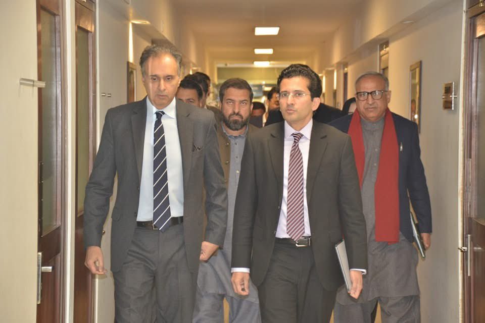 AliPervaiz450's tweet photo. اسلام آباد: الحمدللّٰہ وزارتِ پیٹرولیم و قدرتی وسائل کا چارج سنبھال لیا۔ قائد مسلم لیگ (ن) نواز شریف صاحب اور وزیرِاعظم شہباز شریف صاحب کے اعتماد پر مشکور ہوں۔ ﷲ سے دعا ہے کہ مجھے اس نئے کردار میں پاکستان کی اچھی طرح خدمت کرنے کی ہمت اور فہم عطا کرے۔ https://t.co/bDBuMnEMH9