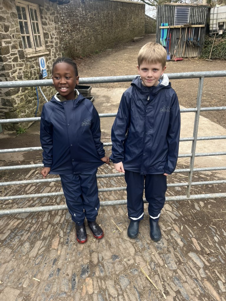 StAndrewsSW16's tweet photo. Group 1 ready for their tour of the farm #nethercott https://t.co/B2nTMiN20O