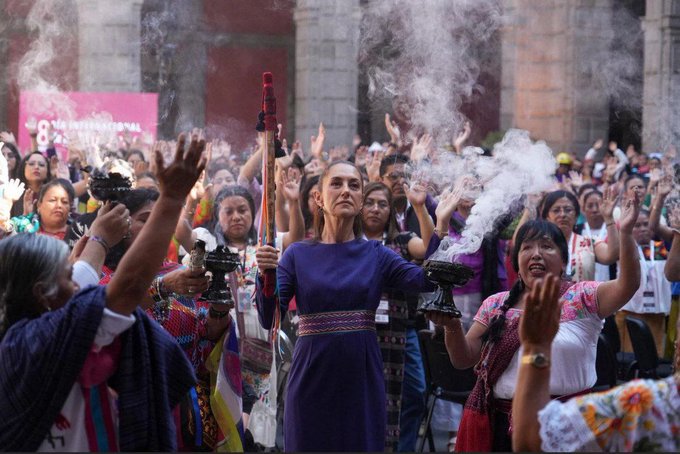 La bruja judia haciendo rituales satanicos para que Trump no la ahostie mas