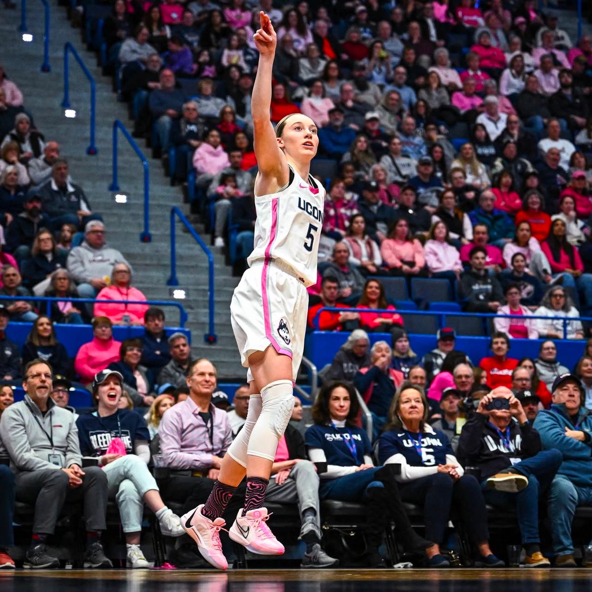 how paige’s shooting has improved from last season to this season 

at the rim 
74.4% ➡️ 77.2%
in the paint 
57.1% ➡️ 58.0%
mid-range 2’s
47.5% ➡️ 54.0%
corner 3’s 
39.1% ➡️ 50.0% 
free-throws 
83.4% ➡️ 89.1% 
2 point fg%
58.8% ➡️ 60.2% 
0-10 secs on shot clock 
60% ➡️ 85.7%