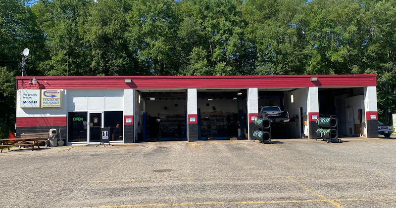 Performancecolc's tweet image. Car mechanic near me in Colchester, CT for oil change and car battery replacement.
yelp.com/biz/performanc…