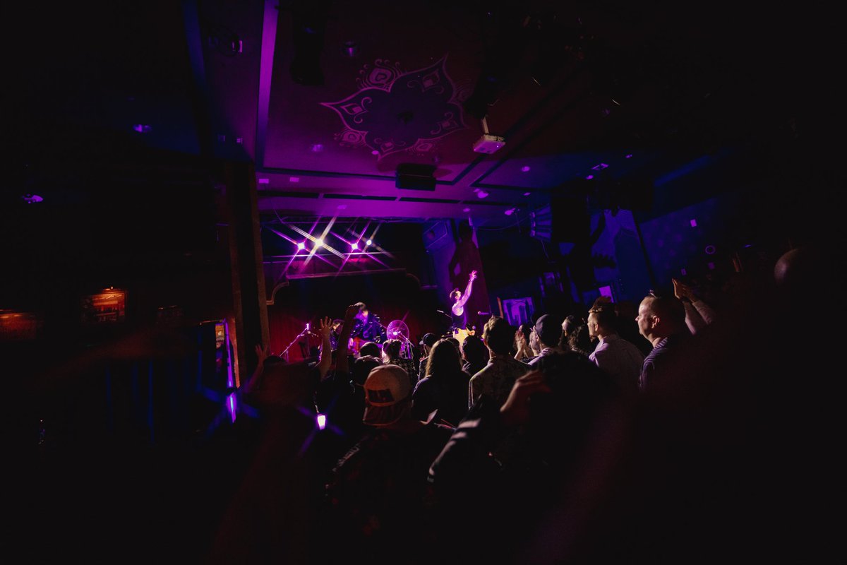 Seattle / Madame Lou’s TONIGHT!!! We’re looking full, but there are some tickets left!  

Come on beauties: olliewride.com/tour