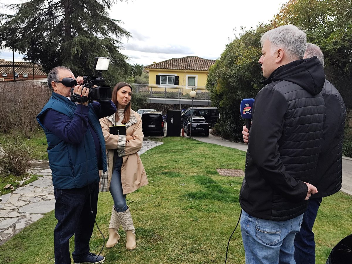 Hugo Velasco (@hugovelascof) on Twitter photo Hoy a tocado jornada con los medios 🎥📰📻 para presentar los planes deportivos de #Opel ⚡️para esta temporada 2025, manteniendo su apoyo a las competiciones electrificadas 🔌🚗🔋, el <a href="/CEEA_RFEdA/">CEEA_RFEDA</a> y la ADAC Opel Electric Rally Cup.
#Opel #OpelMokka #GoMokka #V0Green #CEEA Hoy a tocado jornada con los medios 🎥📰📻 para presentar los planes deportivos de #Opel ⚡️para esta temporada 2025, manteniendo su apoyo a las competiciones electrificadas 🔌🚗🔋, el <a href="/CEEA_RFEdA/">CEEA_RFEDA</a> y la ADAC Opel Electric Rally Cup.
#Opel #OpelMokka #GoMokka #V0Green #CEEA