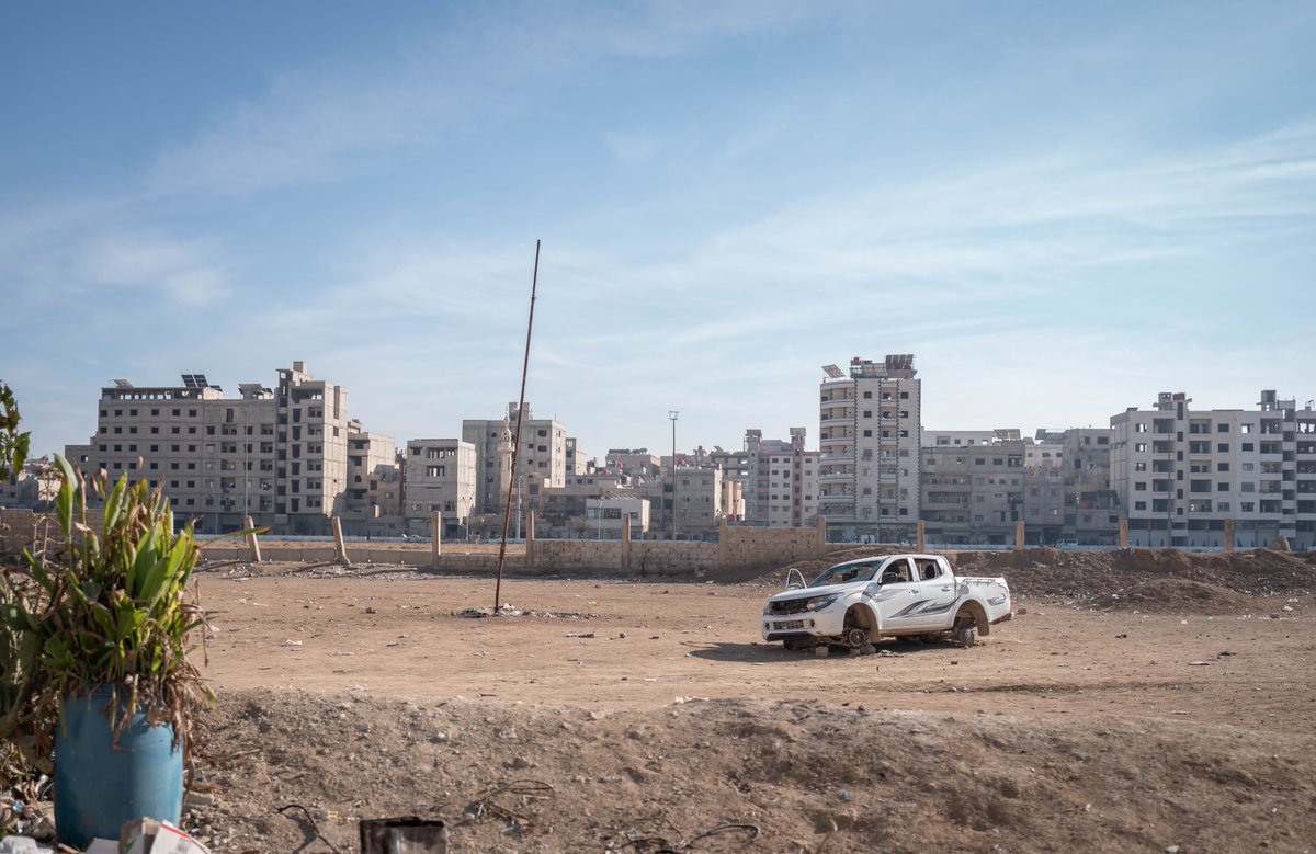 📢 My new article for <a href="/amwajmedia/">Amwaj.media</a> is now online.

What happens to a community when its privileges collapse after decades of empowerment? In post-Assad Syria, Shia Muslims face an uncertain future. Report from the ground with photographs by <a href="/ZimJules/">Julia Magyar Zimmermann</a>. /1

📖amwaj.media/article/syria-…