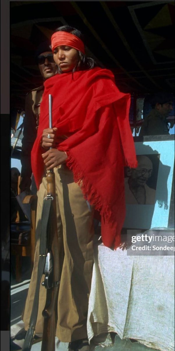 तूने ठान लिया तो फिर कोई दुशासन न होगा। इन समाज की गलियों में गिद्धों का शासन न होगा।
#फूलन_ज़िंदा_है